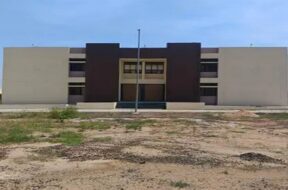 Lakhapat, school Bilding