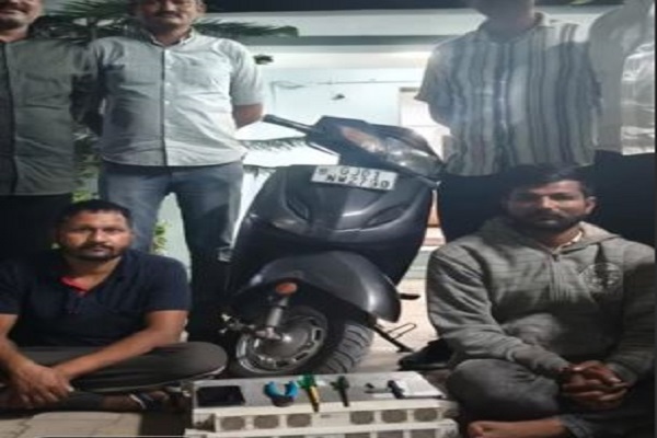 અમદાવાદના ચાંદખેડામાં મોબાઈલ ટાવરમાંથી કાર્ડની ચોરી કરતા બે શખસો પકડાયા