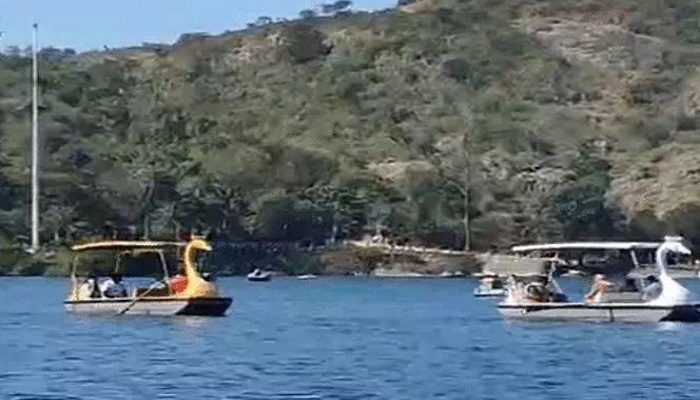 માઉન્ટ આબુમાં ઝીરો ટેમ્પ્રેચર સાથે બર્ફિલો માહોલ, બરફના નજારાને માણવા પ્રવાસીઓ ઉમટી પડ્યાં