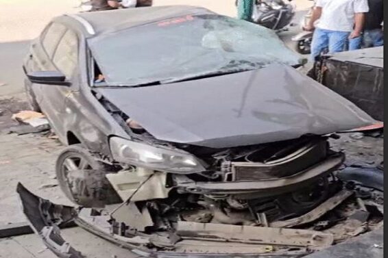 Navsari, car accident-1