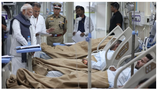 ભૂટાનથી પરત ફરતા જ PM મોદી સીધા LNJP હોસ્પિટલ પહોંચ્યા, ઈજાગ્રસ્તો સાથે કરી મુલાકાત