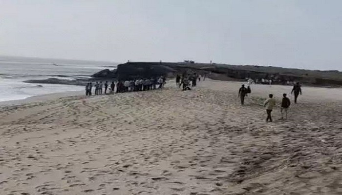 વેરાવળના બીચ પર પ્રિ-વેડિંગ ફોટોશુટ દરમિયાન 5 લોકો દરિયામાં તણાયા, યુવતી લાપત્તા