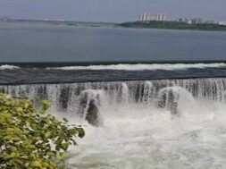 Tapi, river, causeway