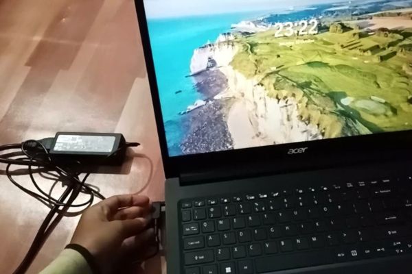 શું લેપટોપ સતત ચાર્જિંગમાં રાખવાથી નુકસાન થાય કે લાભ? જાણો શું કહે છે નિષ્ણાતો