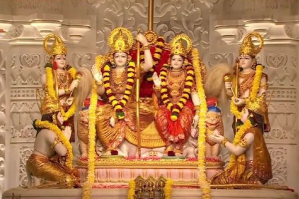 શ્રીરામ મંદિરમાં પહેલા માળે શ્રીરામ દરબારની સ્થાપના