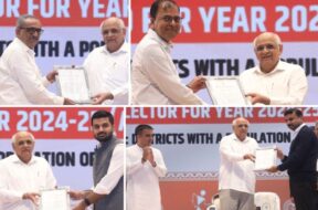 ગુજરાતના ચાર સનદી અધિકારીઓને સન્માન