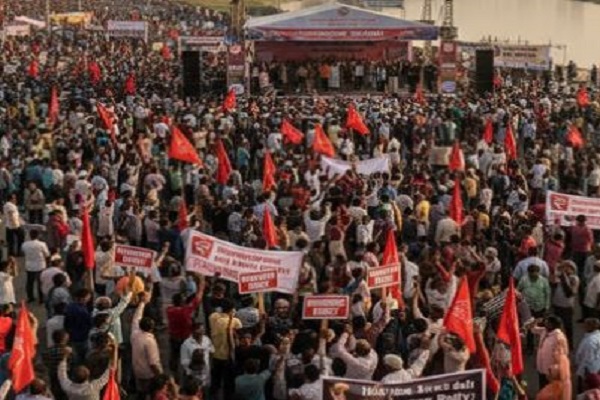 અમદાવાદમાં શ્રમિકોના યોજાયેલા મહાસંમેલનમાં સરકારની નીતિ-રીતિ સામે વિરોધ કરાયો