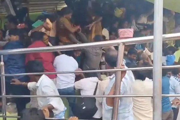 આંધ્રપ્રદેશમાં એકાદશીના દિવસે વેંકટેશ્વર મંદિરમાં ભાગદોડ, 10 શ્રદ્ધાળુઓના મોત