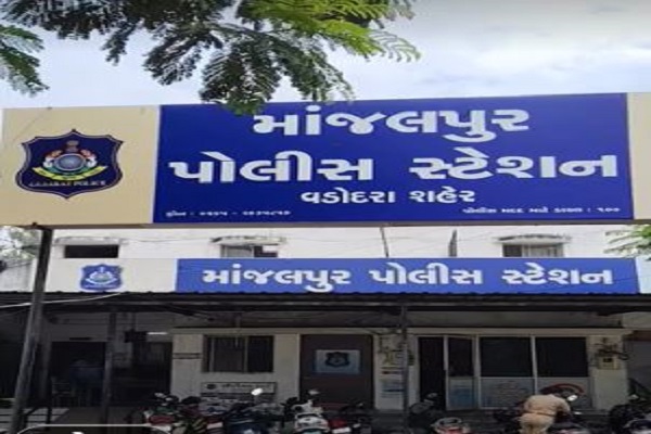 વડોદરામાં પોલીસ હોવાનું કહી વેપારી અને યુવતીનું અપહરણ કરીને 4.5 લાખની ખંડણી વસુલી