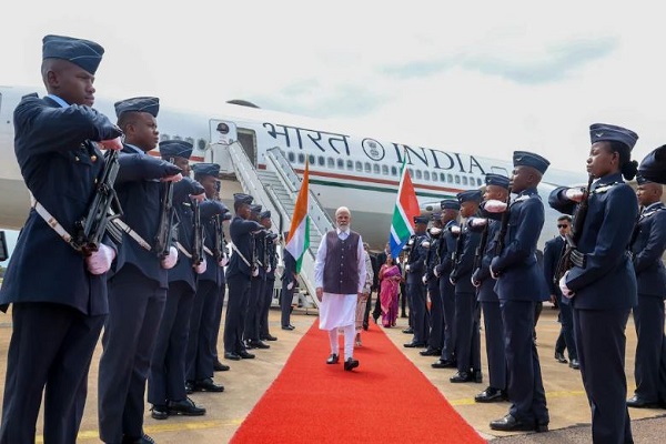 પ્રધાનમંત્રી નરેન્દ્ર મોદી G20 નેતાઓના શિખર સંમેલનમાં ભાગ લેવા દક્ષિણ આફ્રિકામાં જોહાનિસબર્ગ પહોંચ્યા