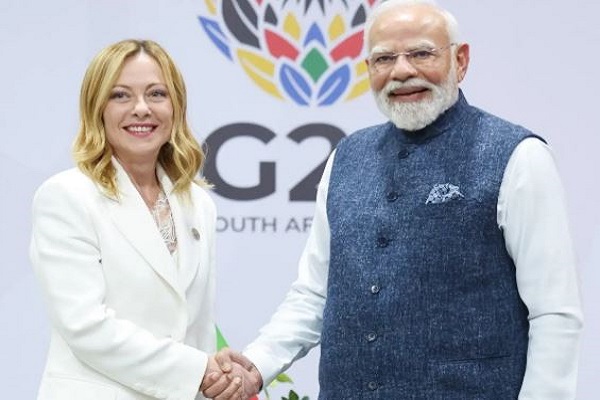 નરેન્દ્ર મોદીએ જોહાનિસબર્ગમાં ઈટાલી અને કેનેડાના પ્રધાનમંત્રી સાથે દ્વિપક્ષીય બેઠકો કરી