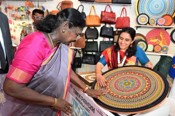 રાષ્ટ્રપતિ દ્રૌપદી મુર્મુએ સિકંદરાબાદના રાષ્ટ્રપતિ નિલયમ ખાતે ભારતીય કલા મહોત્સવના બીજા સંસ્કરણનું ઉદ્ઘાટન કર્યું