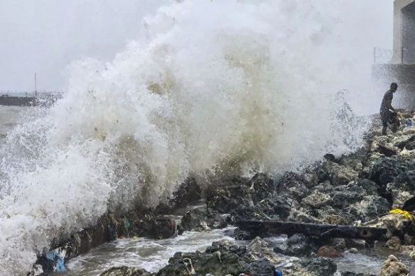 શ્રીલંકામાં ચક્રવાત દિતાવાએ તબાહી મચાવી, 123 લોકોના મૃત્યું