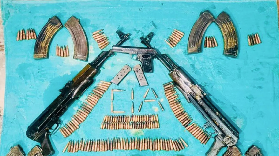 પંજાબઃ સરહદ પાસેથી પાકિસ્તાને મોકલેલા હથિયારો ઝડપાયાં