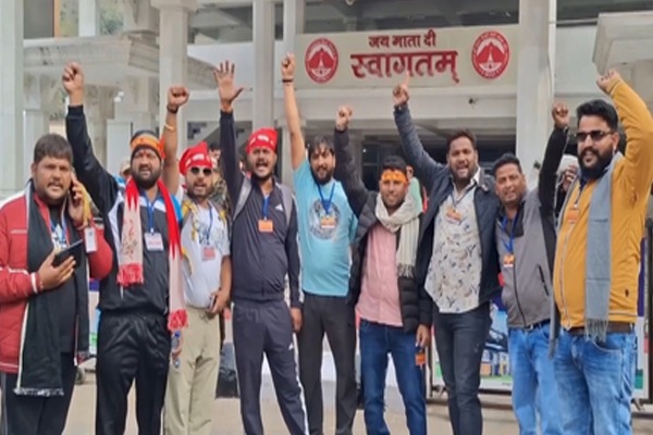 નવા વર્ષ પૂર્વે વૈષ્ણો દેવીમાં ભક્તોનું મહેરામણ ઉમટ્યું