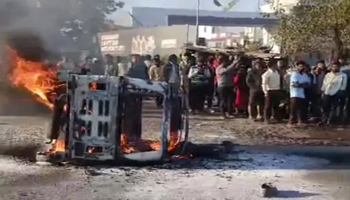 અંકલેશ્વર- વાલિયા રોડ પર બાઈક અને રિક્ષા ટકરાતા રિક્ષામાં લાગી આગ, મહિલાનું મોત