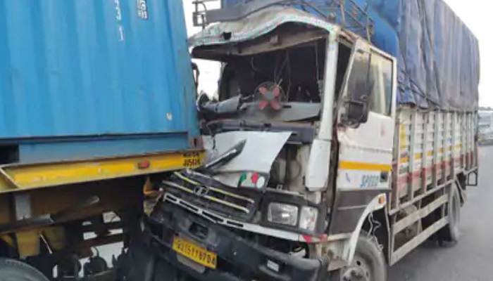 વડોદરામાં હાઈવે પર દૂમાડ ચોકડી પાસે ટ્રેલર પાછળ ટેમ્પો અથડાયો