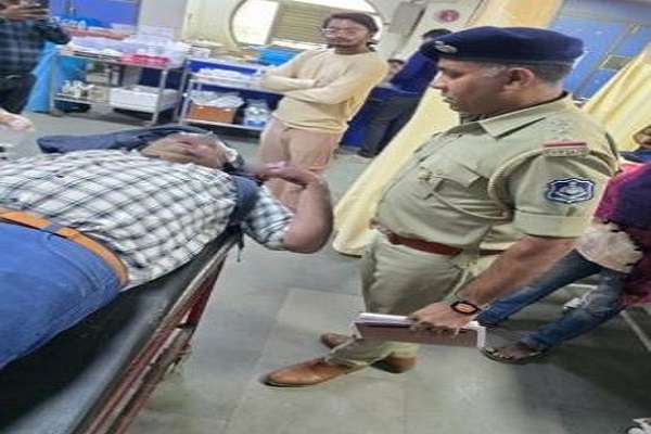 અમદાવાદમાં ટેટની પરીક્ષા આપવા જઈ રહેલા બે વિદ્યાર્થીને કારે અડફેટે લેતા ગંભીર ઈજા