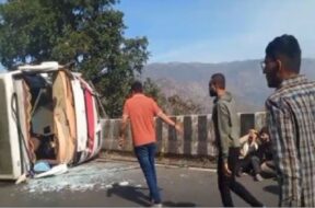 Bus overturns in mount abu