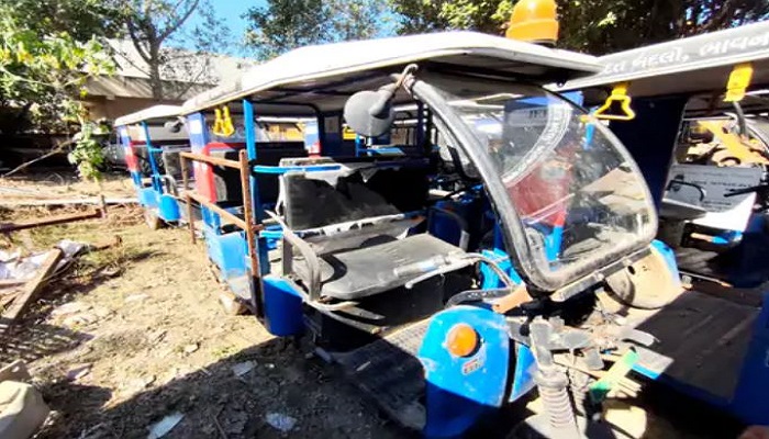 ભાવનગરમાં મ્યુનિ.કોર્પોરેશનની 13 ઈ-રિક્ષા મરામતના અભાવે ભંગાર બની ગઈ