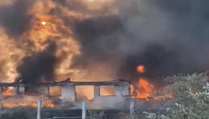 ઉમરગામ નજીક પ્લાસ્ટિકની ફેકટરીમાં લાગી ભીષણ આગ, બ્રિગેડ કોલ જાહેર કરાયો