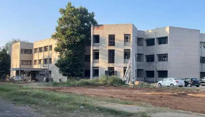 ગાંધીનગરની સરકારી ફાર્મસી કોલેજમાં 11 પ્રોફેસરોની ઘટ, કેવી રીતે ભણશે વિદ્યાર્થીઓ ?