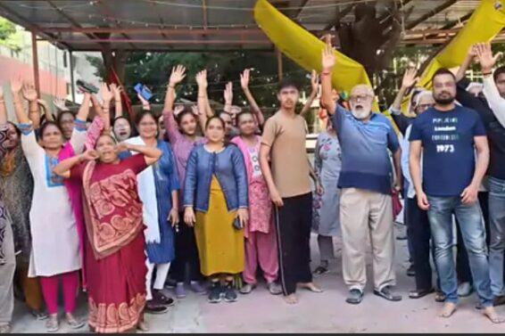 Gandhinagar, protest against temple demolition
