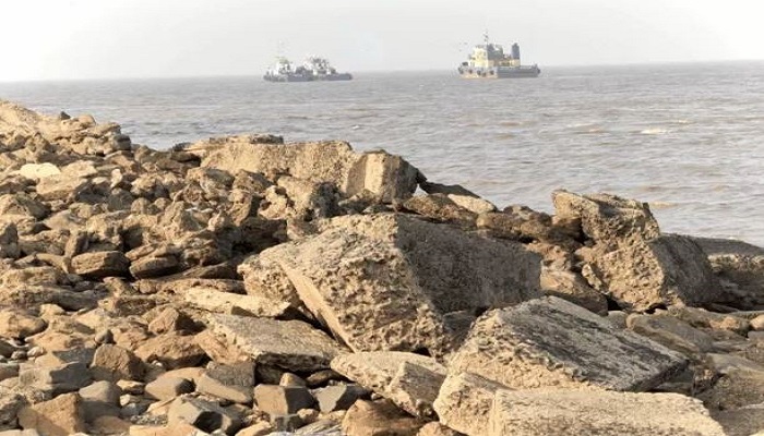 ઘોઘામાં દરિયાઈ સંરક્ષણ દીવાલ તૂટી ગયાને 30 વર્ષ થયા છતાંયે નવી બનાવાતી નથી