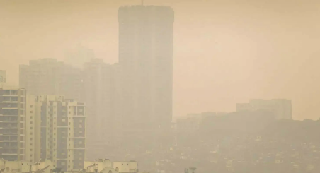 મુંબઈ ઉપર પ્રદૂષણનું સંકટ: અનેક વિસ્તારોમાં GRAP-4 લાગુ, બાંધકામ કાર્યો અટકાવાયા