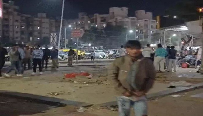 અમદાવાદના નરોડામાં દબાણો દુર કરવા ગયેલી એએમસી અને પોલીસની ટીમ પર પથ્થરમારો