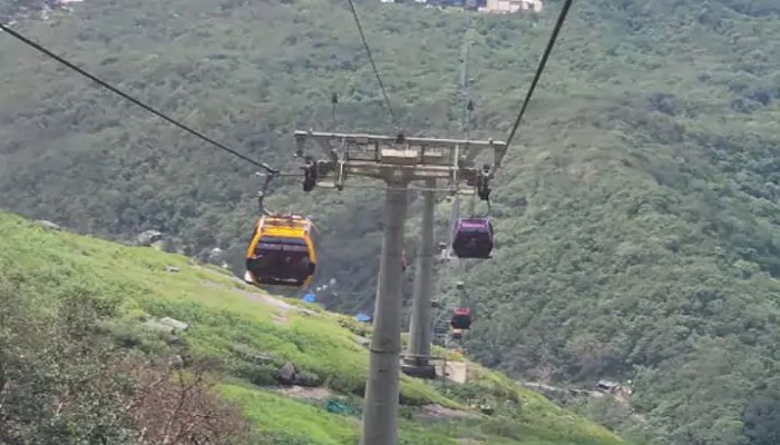 ગિરનાર પર્વત પર ભારે પવન ફુંકાતા સલામતી માટે રોપ-વે સેવા બંધ કરાઈ