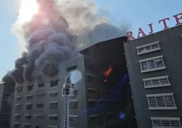 સુરતની રાજ ટેક્સટાઈલ માર્કેટમાં લાગી ભીષણ આગ, બ્રિગેડ કોલ જાહેર કરાયો