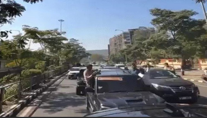 સુરતમાં ABVPની કાર રેલી, જોખમી સ્ટંટનો વિડિયો વાયરલ થતાં પોલીસે બે કાર કબજે કરી