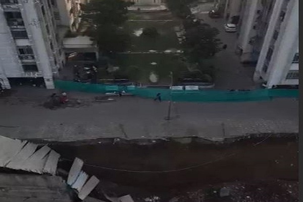 સુરતમાં શિવ રેસિડન્સીના 400થી વધુ રહીશો રડતી આંખે ઘર છોડવા મજબુર બન્યા