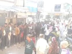 Thara, farmers line up to get urea fertilizer