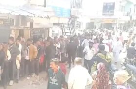 Thara, farmers line up to get urea fertilizer