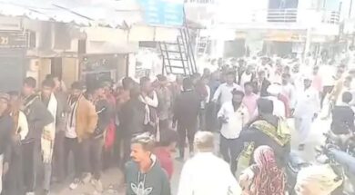 Thara, farmers line up to get urea fertilizer