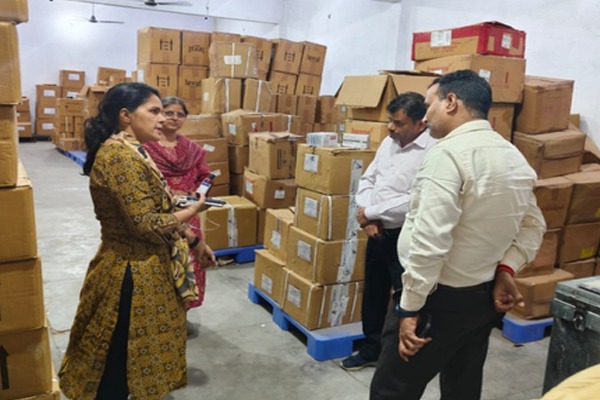 યોગીનો નશાના સોદાગરો પર પ્રહાર: નશાકારક સિરપની બોટલોનું કૌભાંડ ઝડપાયું