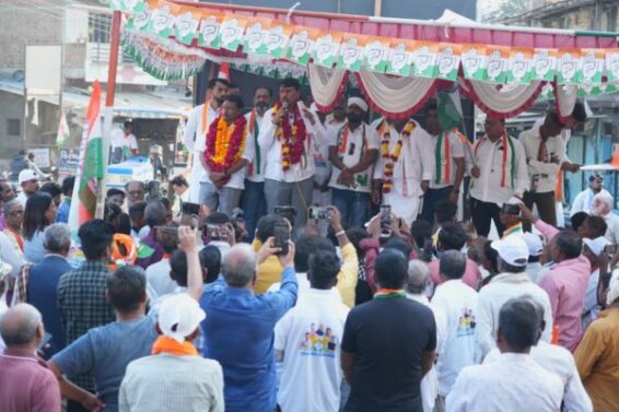 Congress threatens Gujarat Police and Officers during jan aakrosh yatra-2