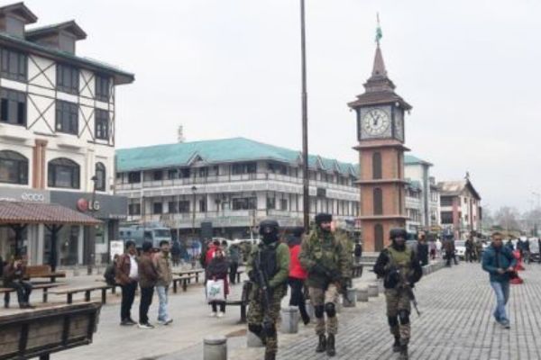 કાશ્મીરમાં નાતાલ અને નવા વર્ષ પૂર્વે સુરક્ષા અભેદ્ય: પ્રવાસન સ્થળોએ તપાસ