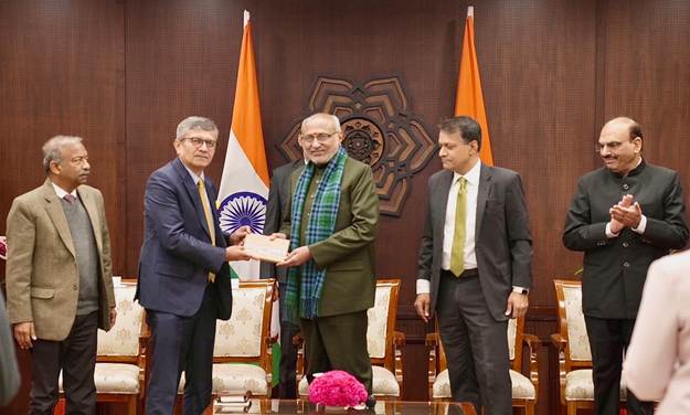 આત્મનિર્ભર અને વિકસિત ભારતના નિર્માણ માટે સામૂહિક પ્રયાસો ચાવીરૂપ છે: ઉપરાષ્ટ્રપતિ