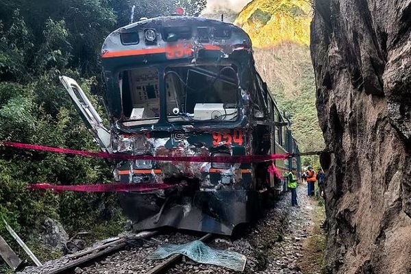 પેરુમાં બે ટ્રેનો સામસામે અથડાઈ, ડ્રાઈવરનું મોત અને 40 થી વધુ ઘાયલ