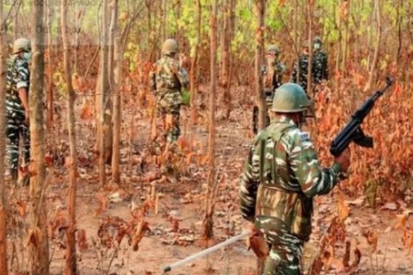 બીજાપુર-દંતેવાડા બોર્ડર પર એન્કાઉન્ટરમાં 5 માઓવાદીઓ ઠાર મરાયા, એક જવાન શહીદ