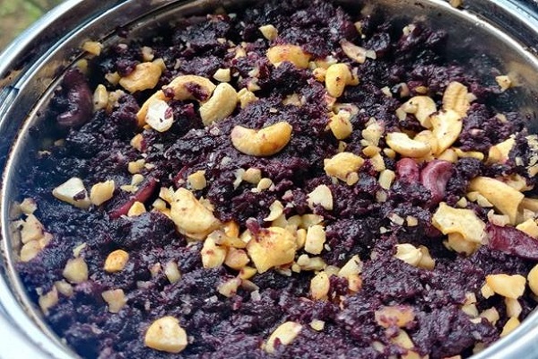 ઘરે બનાવો સ્વાદિષ્ટ કાળા ગાજરનો હલવો, જાણો રેસીપી