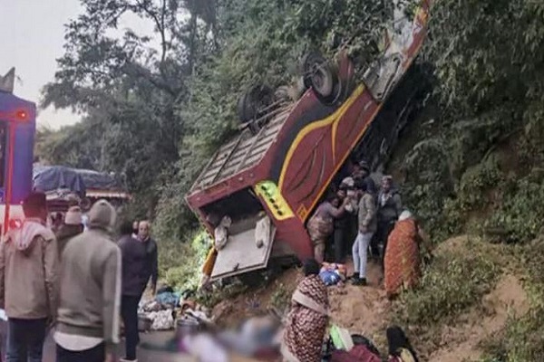 આંધ્રપ્રદેશમાં બસ ખીણમાં ખાબકતા 9 લોકોના મોત, ઘણા ઘાયલ