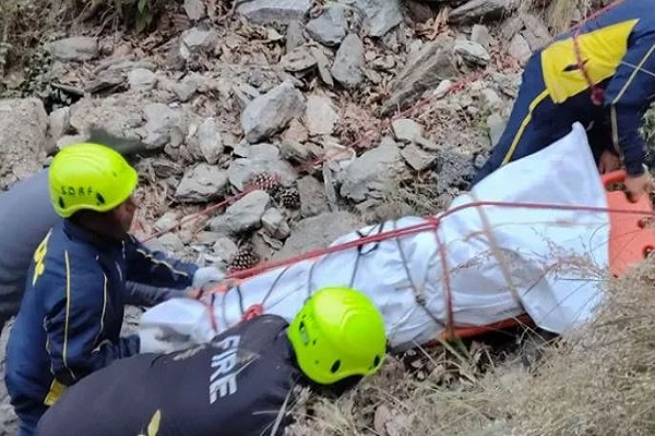 ઉત્તરાખંડમાં કાર 200 મીટર ઊંડી ખીણમાં પડી, 5 લોકોના મૃત્યું