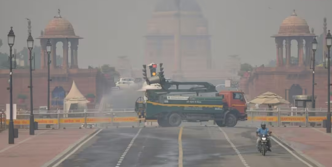 દિલ્હીમાં અનેક પ્રતિબંધો છતા પ્રદુષણ યથાવત, AQI 380થી વધારે