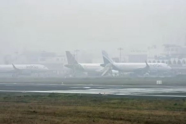 કેન્દ્રીય નાગરિક ઉડ્ડયન મંત્રીએ ધુમ્મસની ઋતુમાં ફ્લાઇટ કામગીરી માટેની તૈયારીઓનું મૂલ્યાંકન કર્યું