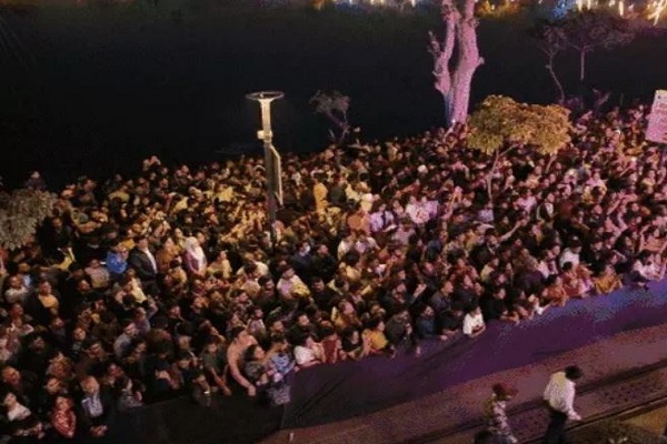 કાંકરિયા કાર્નિવેલમાં વિખુટા પડેલા 52 બાળકોને શોધી પરિવાર સાથે પોલીસે મિલન કરાવ્યું