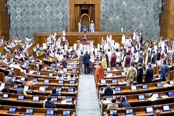 લોકસભામાં G Ram G બિલ પસાર થયા બાદ હોબાળો, વિપક્ષે બિલની નકલો ફાડી નાખી